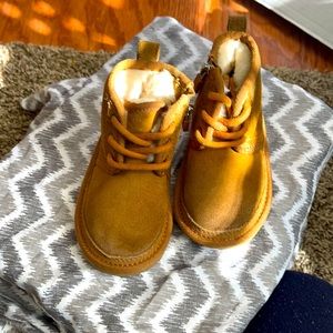 Baby Ugg’s size 6